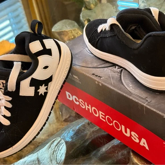 DC Kids Court Graffik Sneaker - Picture 4 of 6